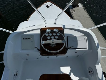 Bertram 31 Flybridge Cruiser image