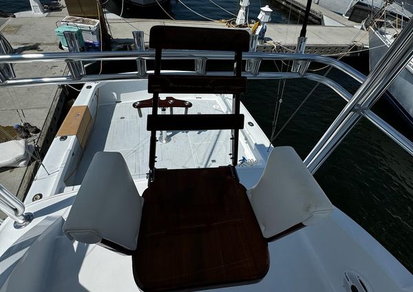 Bertram 31 Flybridge Cruiser image