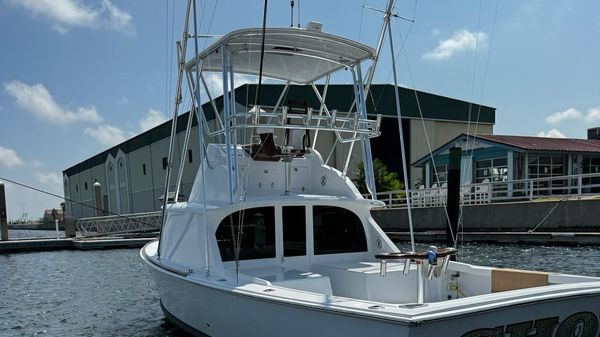 Bertram 31 Flybridge Cruiser 