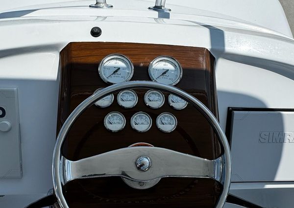 Bertram 31 Flybridge Cruiser image