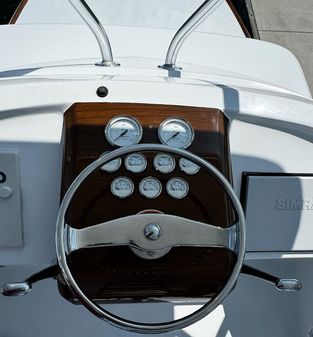 Bertram 31 Flybridge Cruiser image