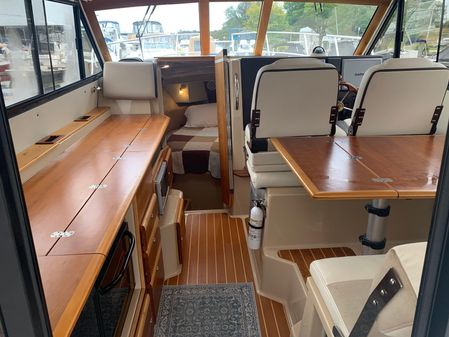 Cutwater 30 Sedan LE image