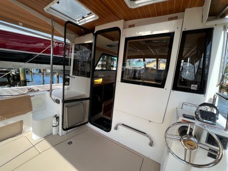 Cutwater 30 Sedan LE image