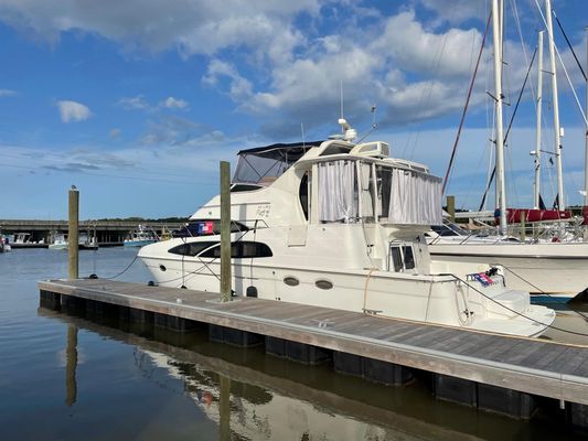Carver 44 Cockpit Motor Yacht - main image