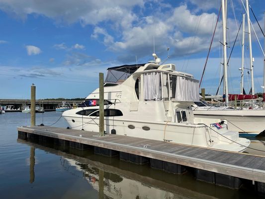 Carver 44-COCKPIT-MOTOR-YACHT - main image