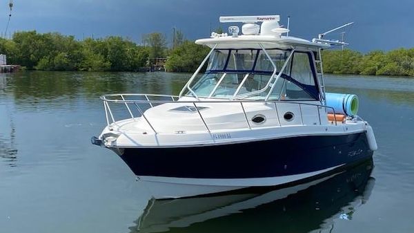 Robalo R305 Walkaround