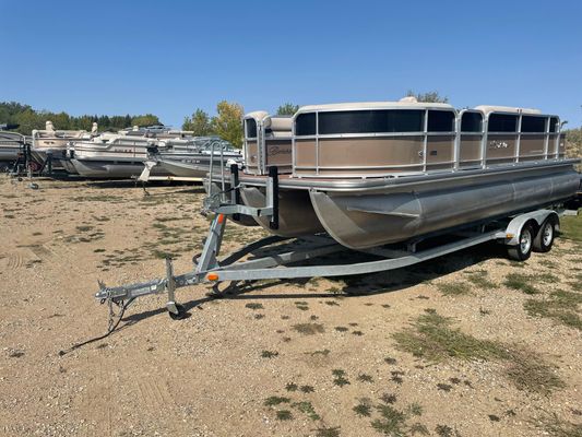 Berkshire 200 Tritoon Pontoon - main image