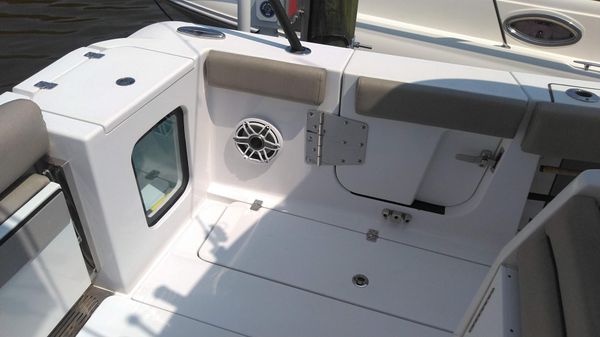 Sportsman Open 302 Center Console image