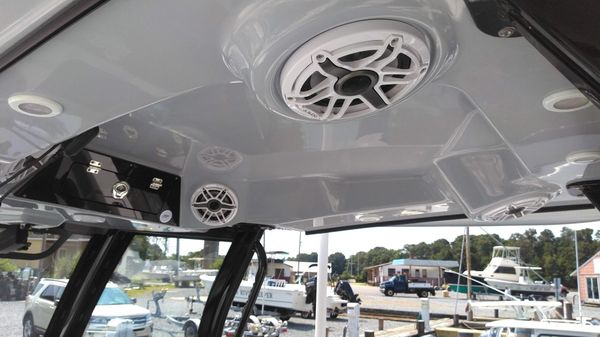 Sportsman Open 302 Center Console image