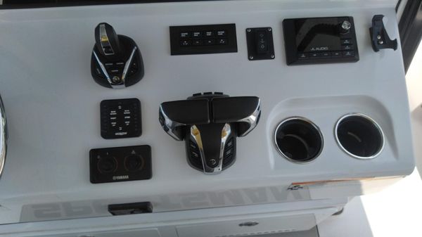 Sportsman Open 302 Center Console image