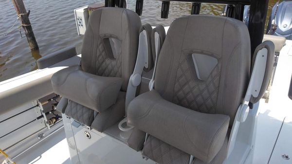 Sportsman Open 302 Center Console image