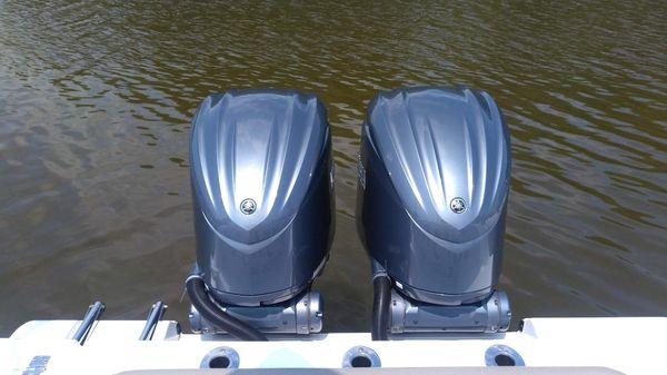 Sportsman Open 302 Center Console image