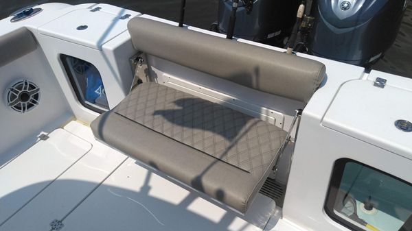 Sportsman Open 302 Center Console image