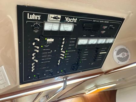 Luhrs 38 Open image