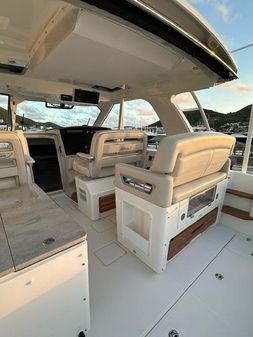 Boston Whaler 380 Realm image