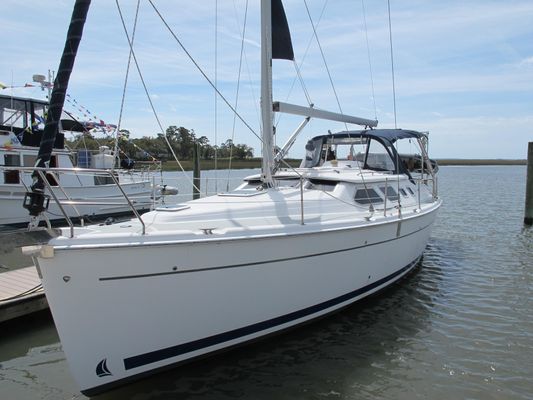 Hunter 41 Deck Salon - main image