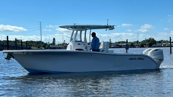 Sea Pro 259 Center Console