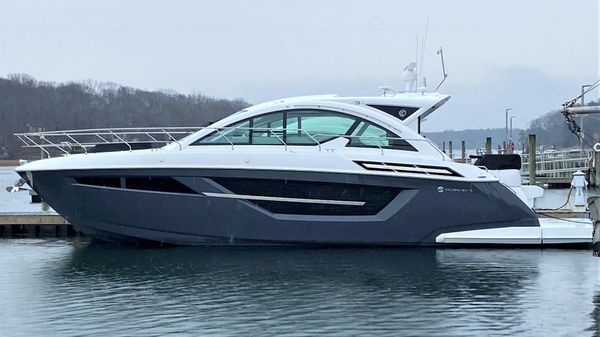 Cruisers Yachts 50 Cantius