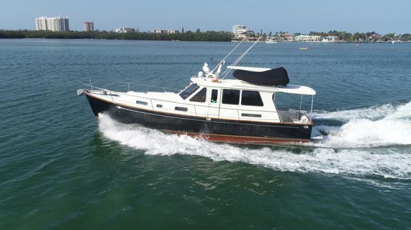 Legacy Yachts 42 Sedan 