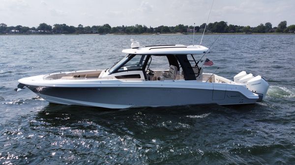 Boston Whaler 350 Realm 