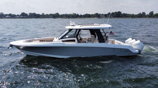 Boston Whaler 350 Realm image