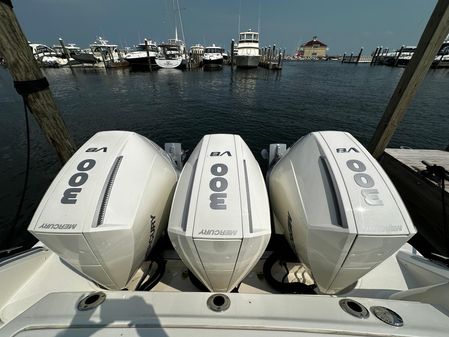 Boston Whaler 350 Realm image