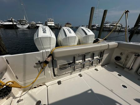 Boston Whaler 350 Realm image