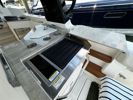 Boston Whaler 350 Realm image