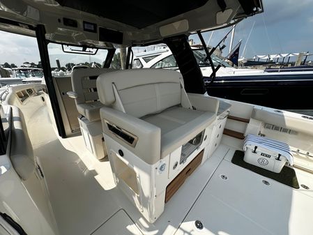 Boston Whaler 350 Realm image