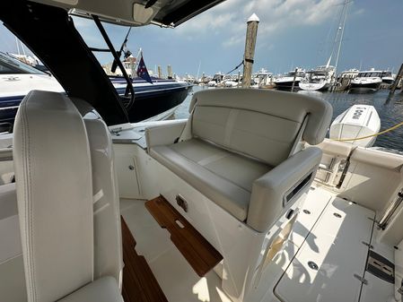 Boston Whaler 350 Realm image