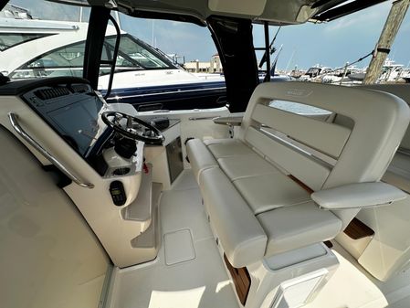 Boston Whaler 350 Realm image