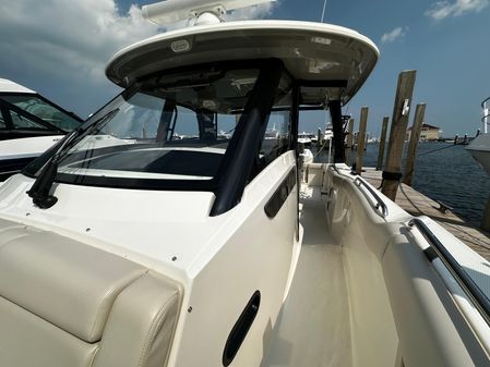 Boston Whaler 350 Realm image