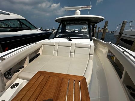 Boston Whaler 350 Realm image