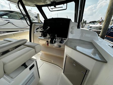 Boston Whaler 350 Realm image