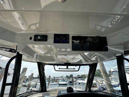 Boston Whaler 350 Realm image