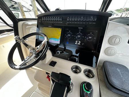 Boston Whaler 350 Realm image