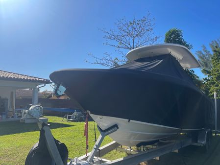 Robalo R272 Center Console image