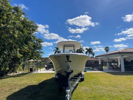 Robalo R272 Center Console image