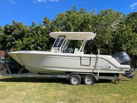 Robalo R272 Center Console image