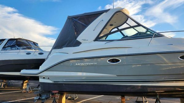 Monterey 320 Sport Yacht