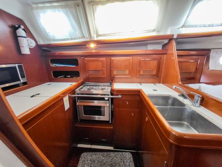 Beneteau 393 image