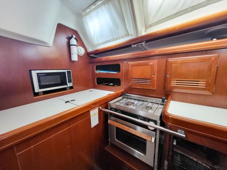 Beneteau 393 image