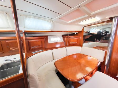 Beneteau 393 image