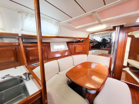 Beneteau 393 image