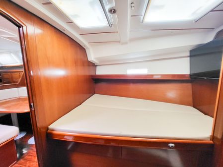 Beneteau 393 image