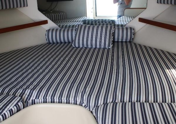 Tiara Yachts 2900 Coronet image