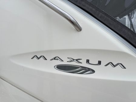 Maxum 3700 SCR image