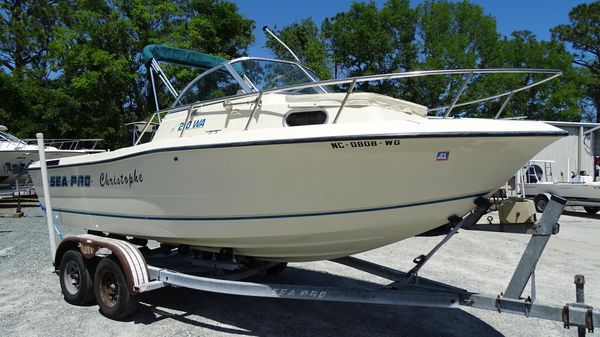 Sea Pro 210 Walk Around 