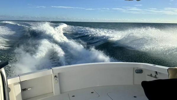 Hatteras GT54 image