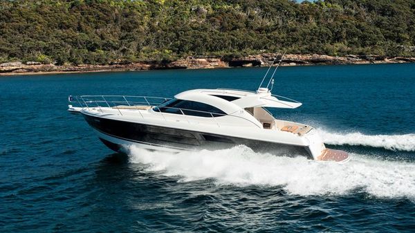 Riviera 5000 Sport Yacht - IN STOCK 